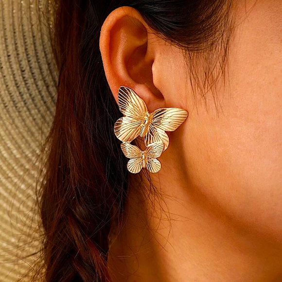 ⚜️[𝟯/$𝟭𝟴]⚜️Big Gold 2 Butterfly Earrings NEW - Picture 4 of 9
